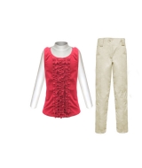 Комплект из бежевый брюк, белой блузки и розовой жилетки