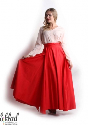 Длинная однотонная юбка красная